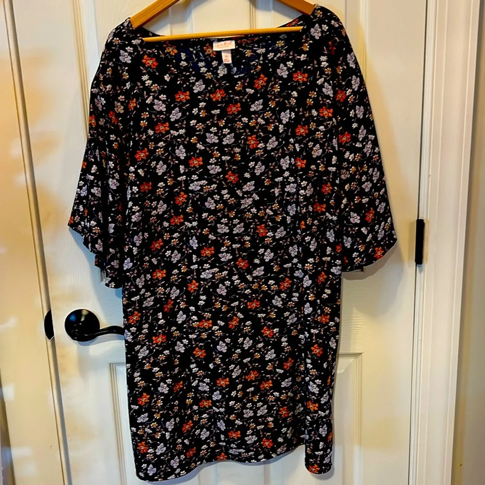 Plus size maternity blouse - Picture 1 of 3